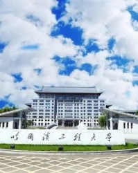 世界杯官方买球- 波鸿工业大学合作研发，新型草皮养护技术亮相